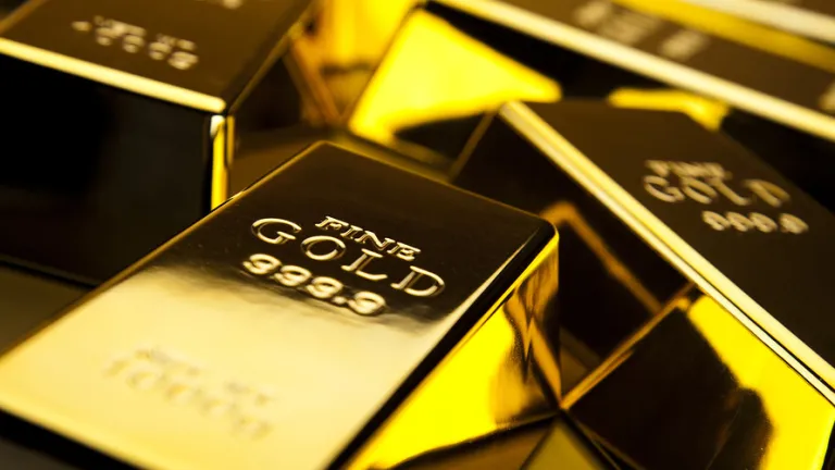 Harga Emas Naik Akibat Ancaman Tarif Baru Trump