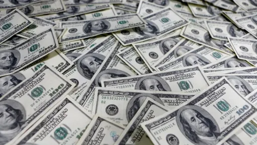 Dolar AS Terhuyung-huyung Karena Moody’s Mengirimkan Gejolak Fiskal thumbnail
