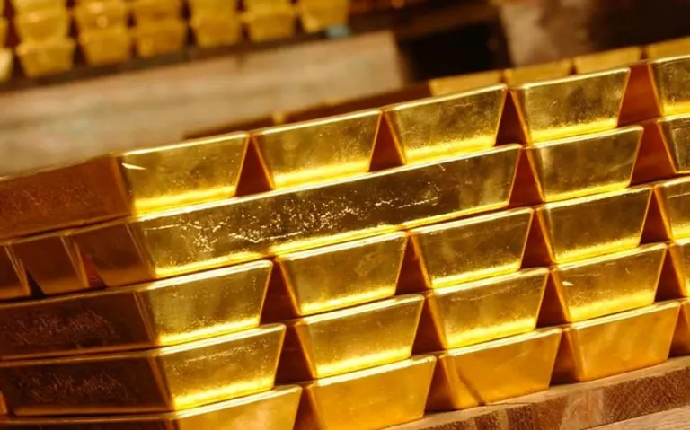 Ketidakpastian Ekonomi Mendorong Harga Emas Naik Kembali