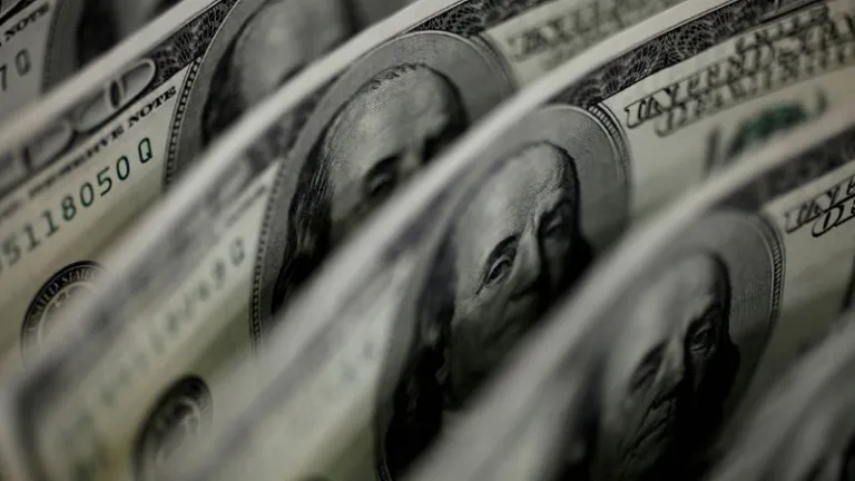 Pertumbuhan Ekonomi Global Terancam, Investor Lepas Dolar