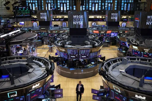Bursa Saham Anjlok Setelah Investor Menghindari Aset Berisiko thumbnail