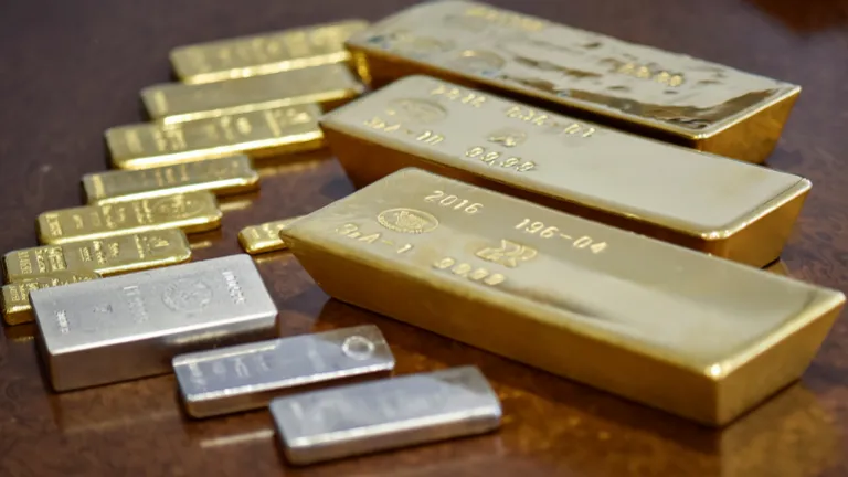 Investor Ambil Untung, Harga Emas Anjlok Lagi