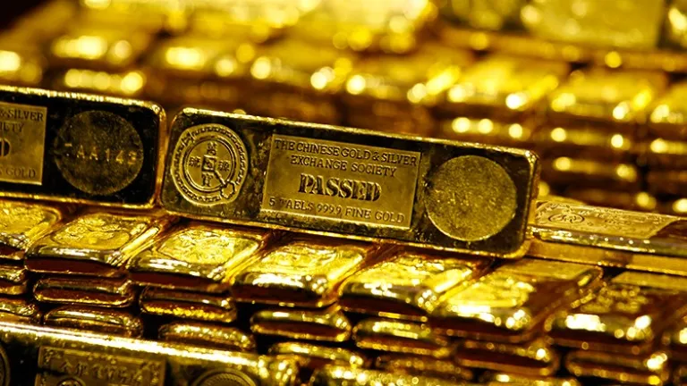 Harga Emas Anjlok Oleh Penguatan Kembali Dolar AS